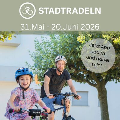 Das Plakat zum STADTRADELN 2026: Ein Vater und seine Tochter fahren auf ihren Fahrr&auml;dern und l&auml;cheln.