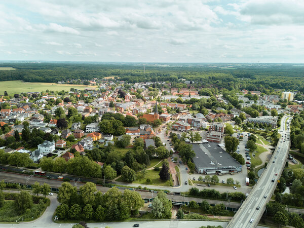 Bild vergr&ouml;&szlig;ern: Eine Luftaufnahme der Innenstadt von Schwarzenbek