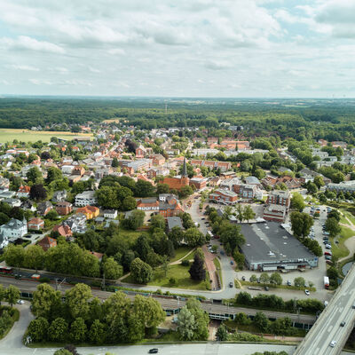 Eine Luftaufnahme der Innenstadt von Schwarzenbek