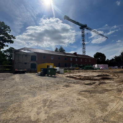 Foto des Projektes "Schulneubau" an der Breslauer Stra&szlig;e - hier: Abrissarbeiten.